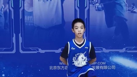 10-12岁连续胯下与弱侧手传球（一）