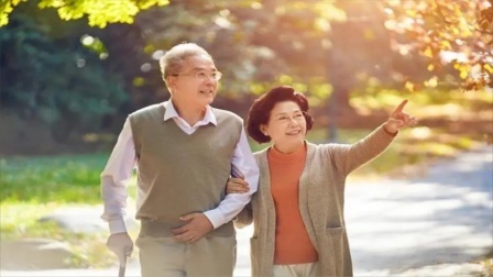 男子花整月工资买爱情保险 50年后超惊喜