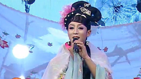 好戏登场 功夫小子大反串 眉目传情以假乱真