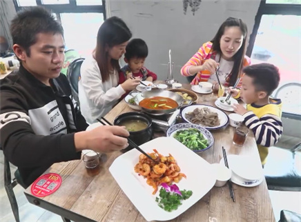 新闻大求真 儿童外出就餐需注意哪些事项？