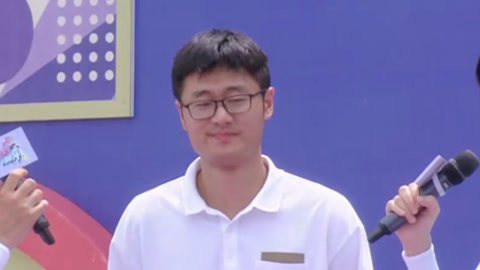 男生女生向前冲第17季 游泳教练难逃落水魔咒 帅气男大动作行云流水