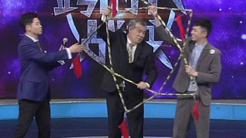 跨时代战书 老将宝刀未老转动130斤呼啦圈！