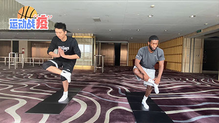 轻松一刻！孙悦疫情期间坚持训练后进行全身放松拉伸