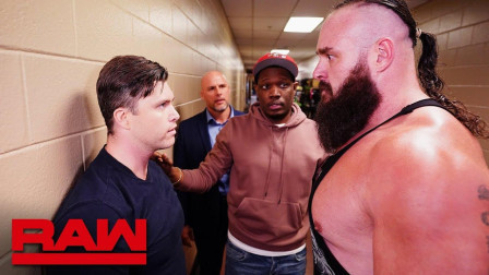 WWE RAW 2019 贱兮兮的主播被人间怪兽举高高