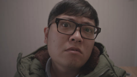 内涵神评论 惊！萝莉竟喜欢这类大叔