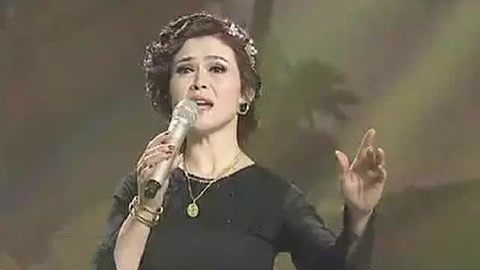 唱罢吹灯 大姐深情演唱《对着月亮说爱你》嗓音好迷人