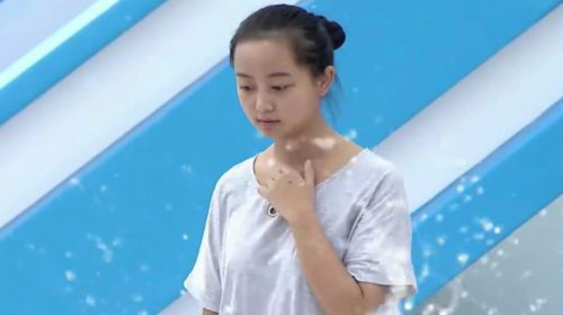 男生女生向前冲 18岁学播音主持小姑娘 被主持调侃太害羞