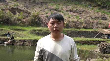 极限生存&middot;遗弃的村落 庇护所终于完善制作陷阱捕捉食物遭队友无意放跑