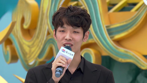 霸总助理勇猛出击 泰山陪爬师抗人过关毫无压力