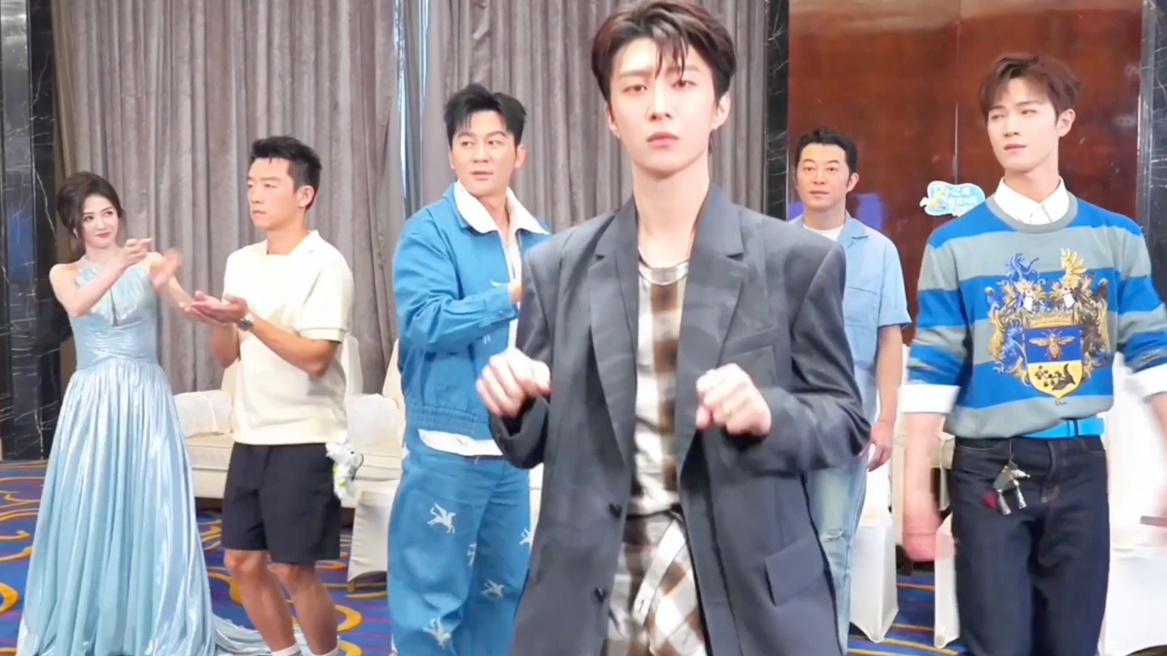 奔跑吧 第10季 十亿吨跑男的料第10期：跑男版“误闯天家”魔性十足