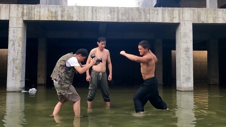 肌肉壮汉格斗对决！拍摄花絮