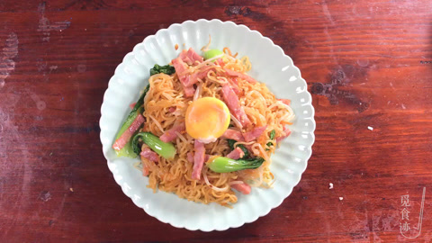 觅食迹 深夜的性感小妖精——方便面