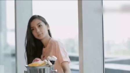 嘻嘻娱乐 2017 11月 Baby被曝带多名助理进组且无故缺席? 工作室:不实信息 171130