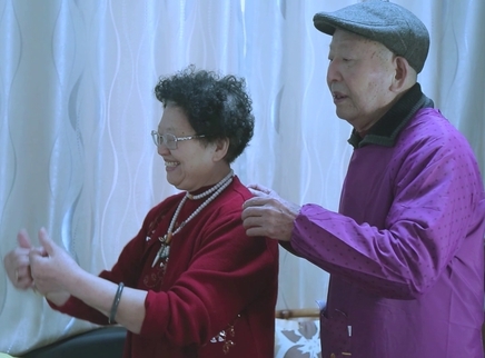 二更视频 老夫妻用直播诉说半个世纪的爱
