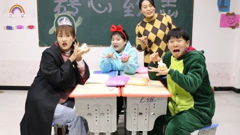 美女家务事 师生玩“暂停”游戏，用粘土做小章鱼，没想同学被老师一直喊停