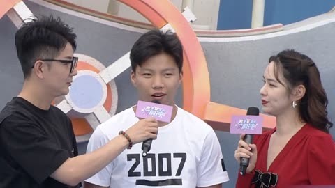 男生女生向前冲第15季 冠军拳王首关遗憾落水 闺蜜二人互相担心