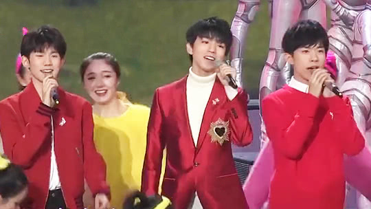 2018央视春晚：TFBOYS迎新春