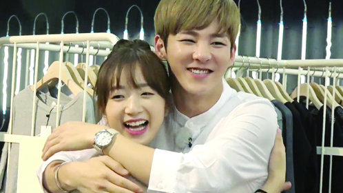 萝莉校花恋情遭金秀贤表弟插足