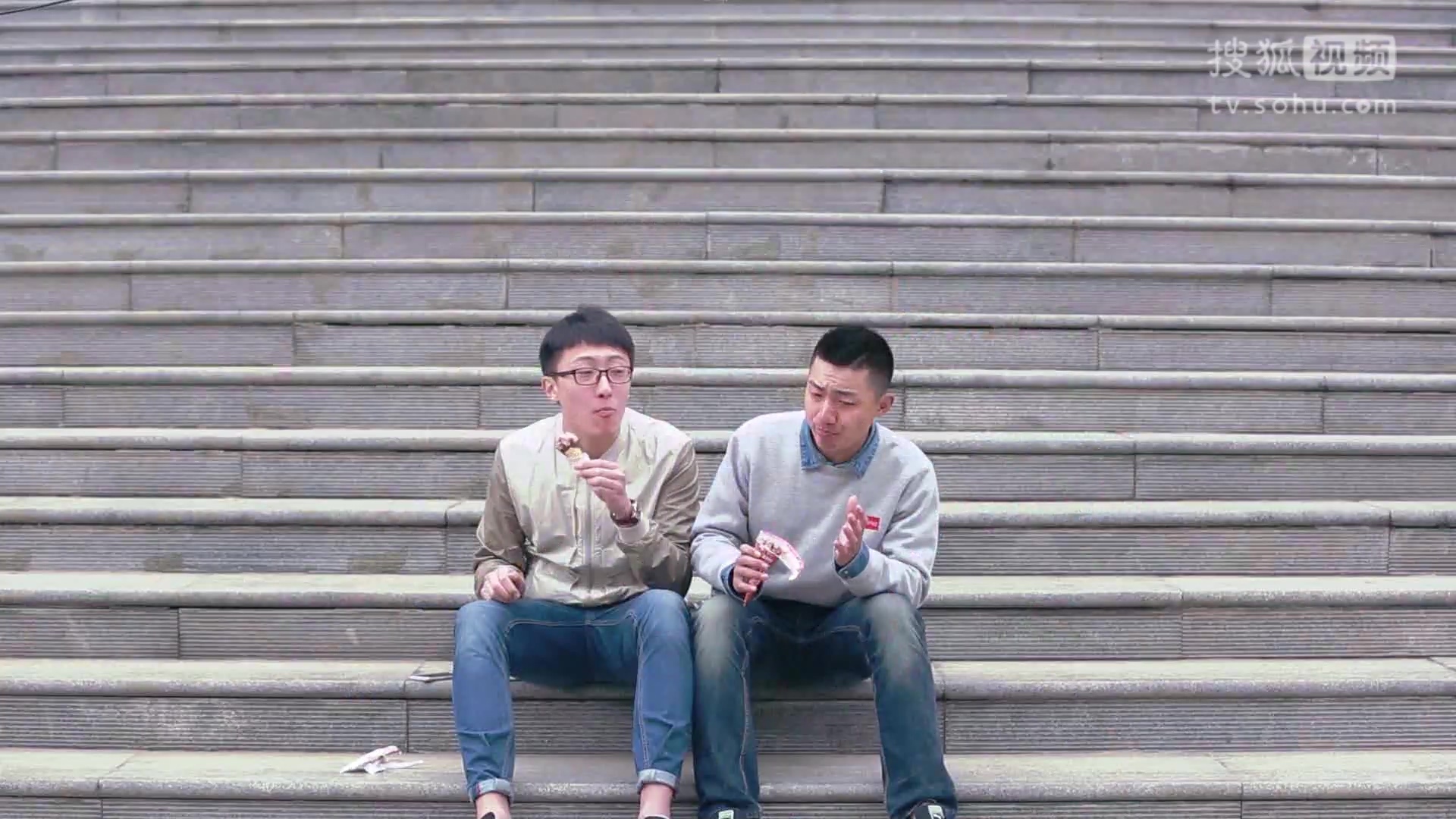 学校里的疯子 学校里的疯子 校园赌场女骗子骗同学巨款