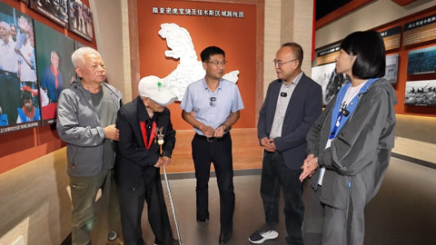 阅见山海第2季 杨知寒杨遥打卡军垦博物馆 听垦荒老兵诉开荒精神