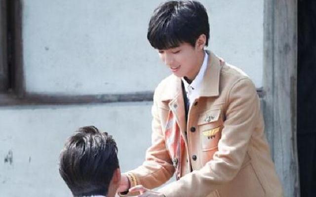 高能少年团 《高能少年团》第1期：张一山化身“拼命三郎” 王俊凯惊喜首秀主题曲