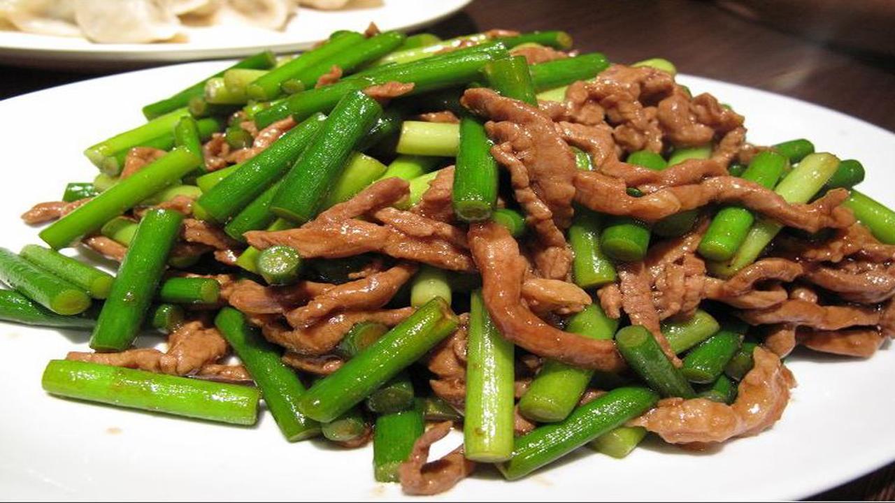 美&middot;食 吃了十几年蒜台炒肉，却少了这一步，大厨教你炒香脆蒜台