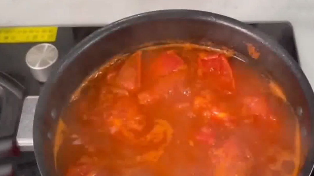 人气美食 夏日开胃茄汁菜 土豆排骨汤加糟卤？