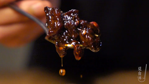 觅食迹 黑白世界里最红的一抹酱！