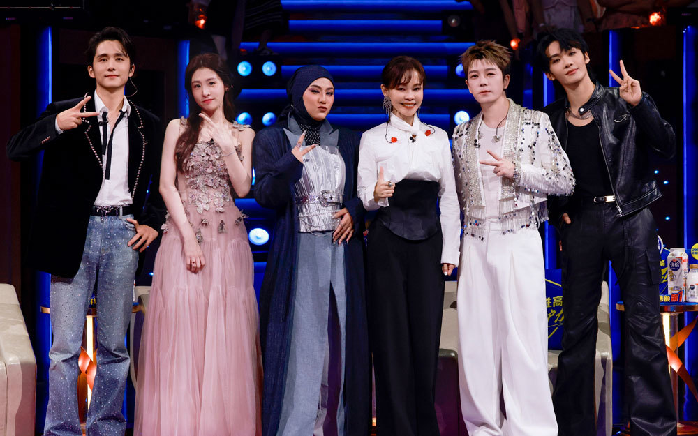 王栎鑫时隔17年再唱《敲敲我的头》