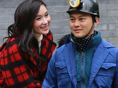 张智霖为杨恭如足底按摩 兄弟团上演抢票大战