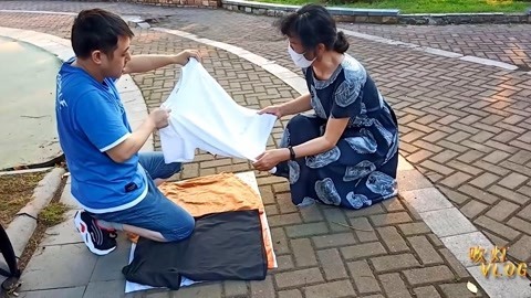 唱罢吹灯 打工仔摆地摊生意难做，歪唱一曲《摆地摊》小哥太油菜了