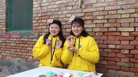 美女家务事 小晴用粘土DIY汉堡套餐