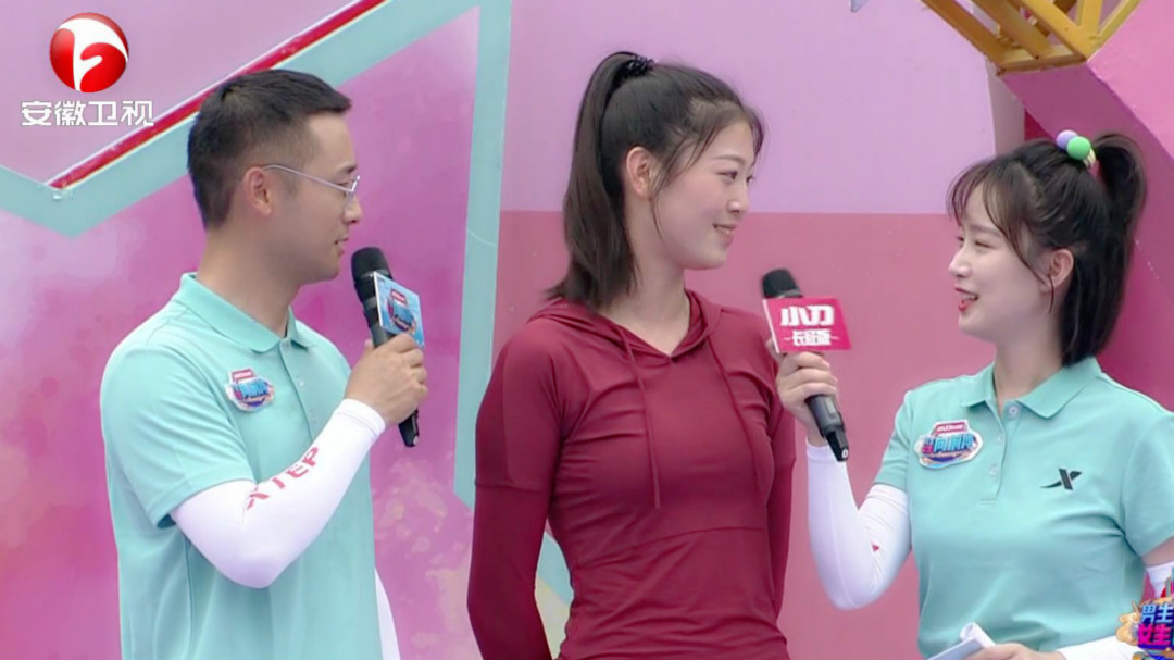 傲人身材女老师现场走秀