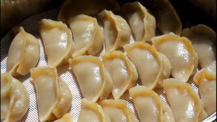 羊肉馅配什么菜更好吃？香喷喷的羊肉胡萝卜蒸饺！