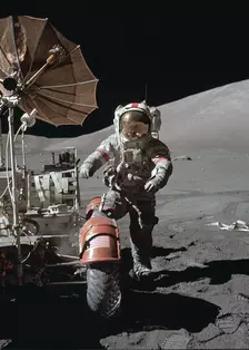 通往宇宙的月球 海报