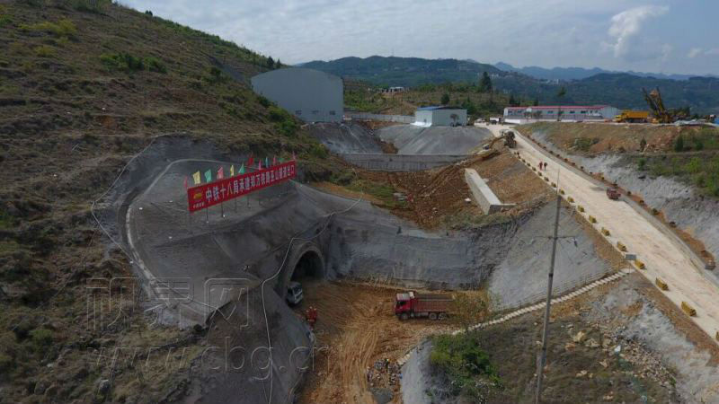 巫山:郑万高铁巫山隧道进入全工序循环施工