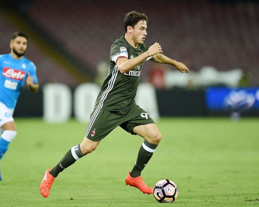 2016-17赛季至今,年仅20岁的大卫-卡拉布里亚已经代表ac米兰出战11场