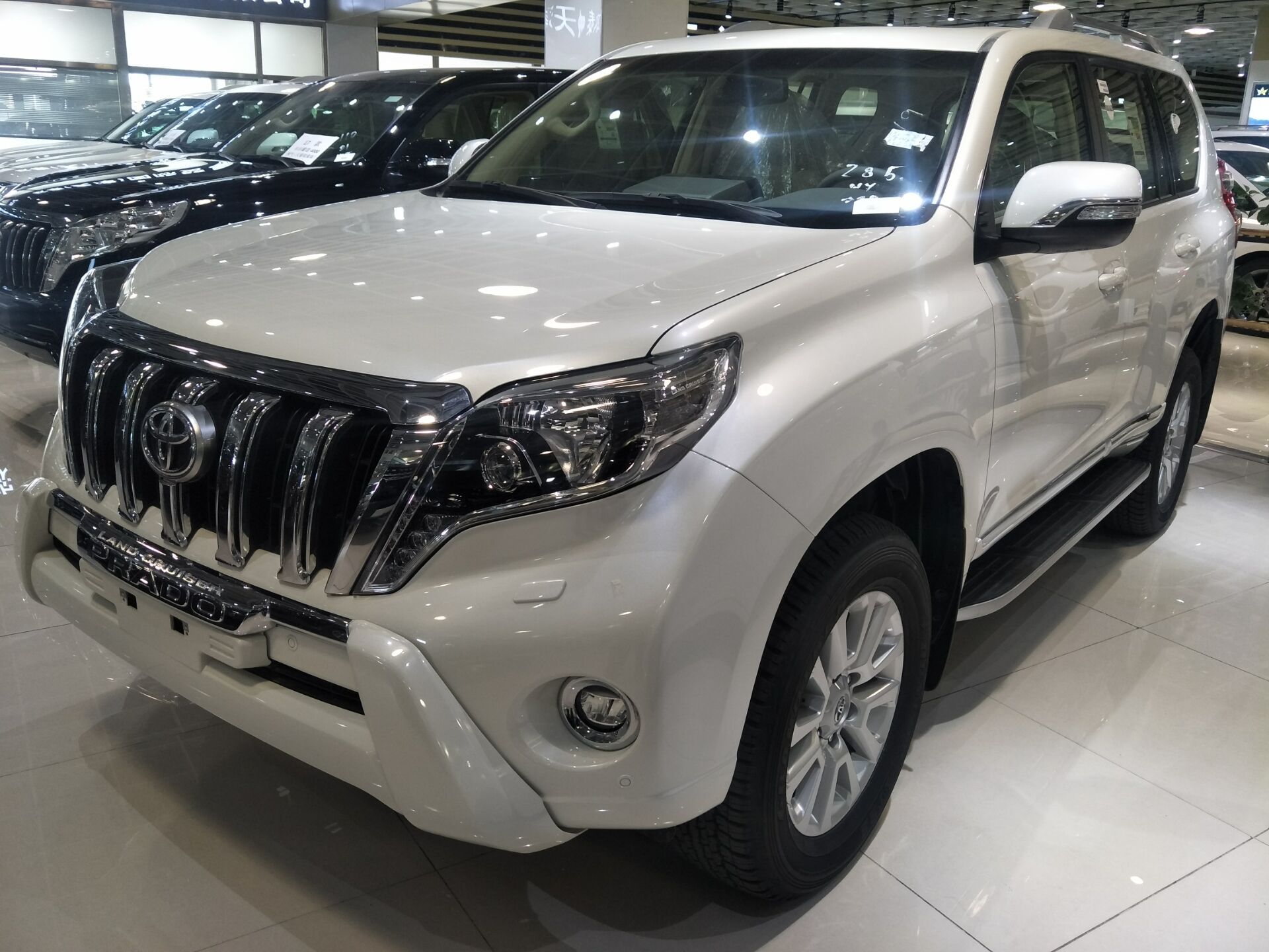 2017款丰田霸道4000现车 最新配置及报价分析