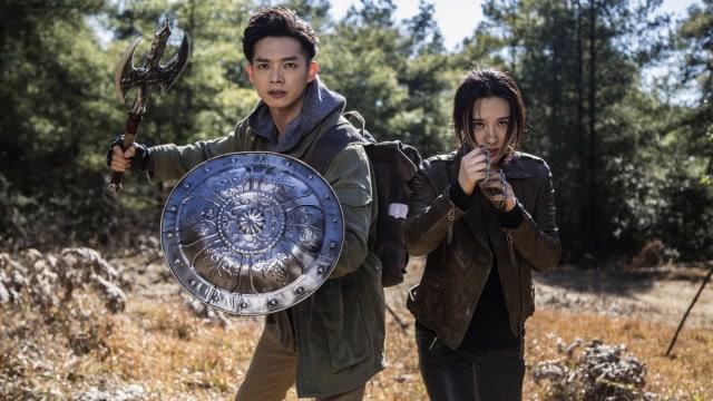 《寻龙契约2龙炼》唐禹哲辰亦儒化身龙备水一战,手上的龙鳞亮眼