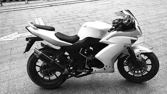 春雷·风暴"行动时查获了一名未取得摩托车驾驶资格而驾驶摩托车的