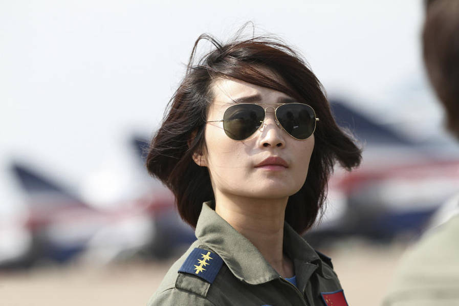 中国首位歼10女飞行员余旭牺牲 回顾昔日英姿