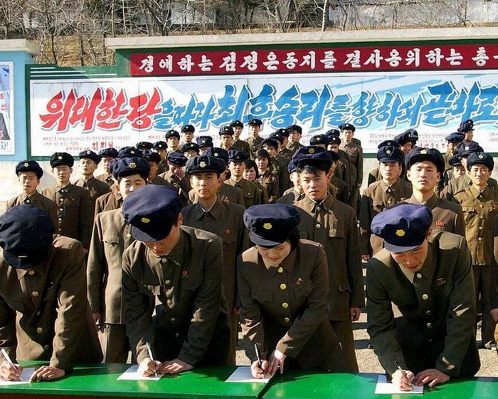 实拍朝鲜人民军新兵入伍:动作整齐 气势逼人 - 西赵村