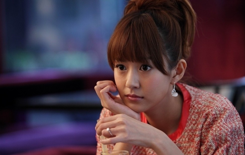 33天》的主题曲是陈珊妮演唱的《情歌》,收录在陈珊妮2004年的专辑