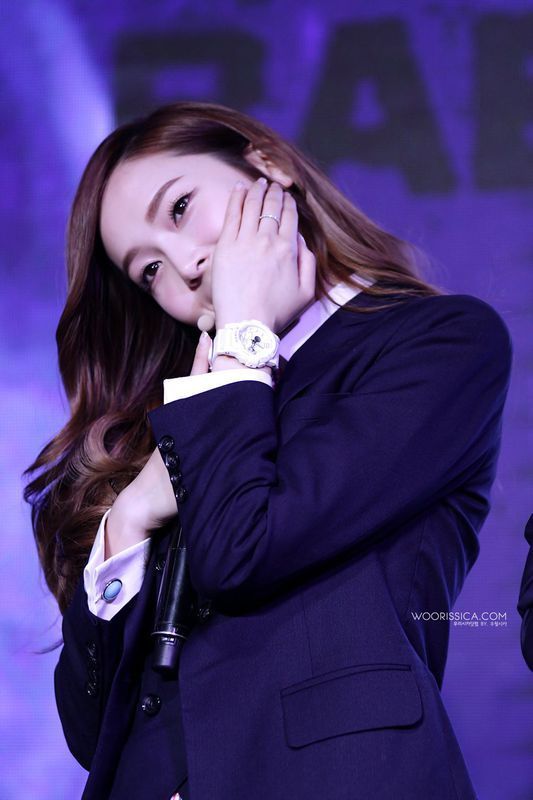 少女时代郑秀妍去年在baby-g 20周年庆典表演上带的手表是哪.