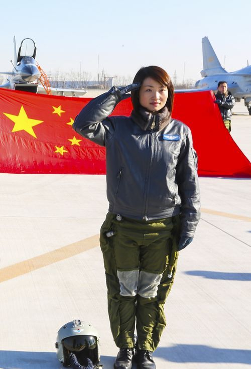 2013年1月9日,中國空軍戰鬥機女飛行員餘旭.