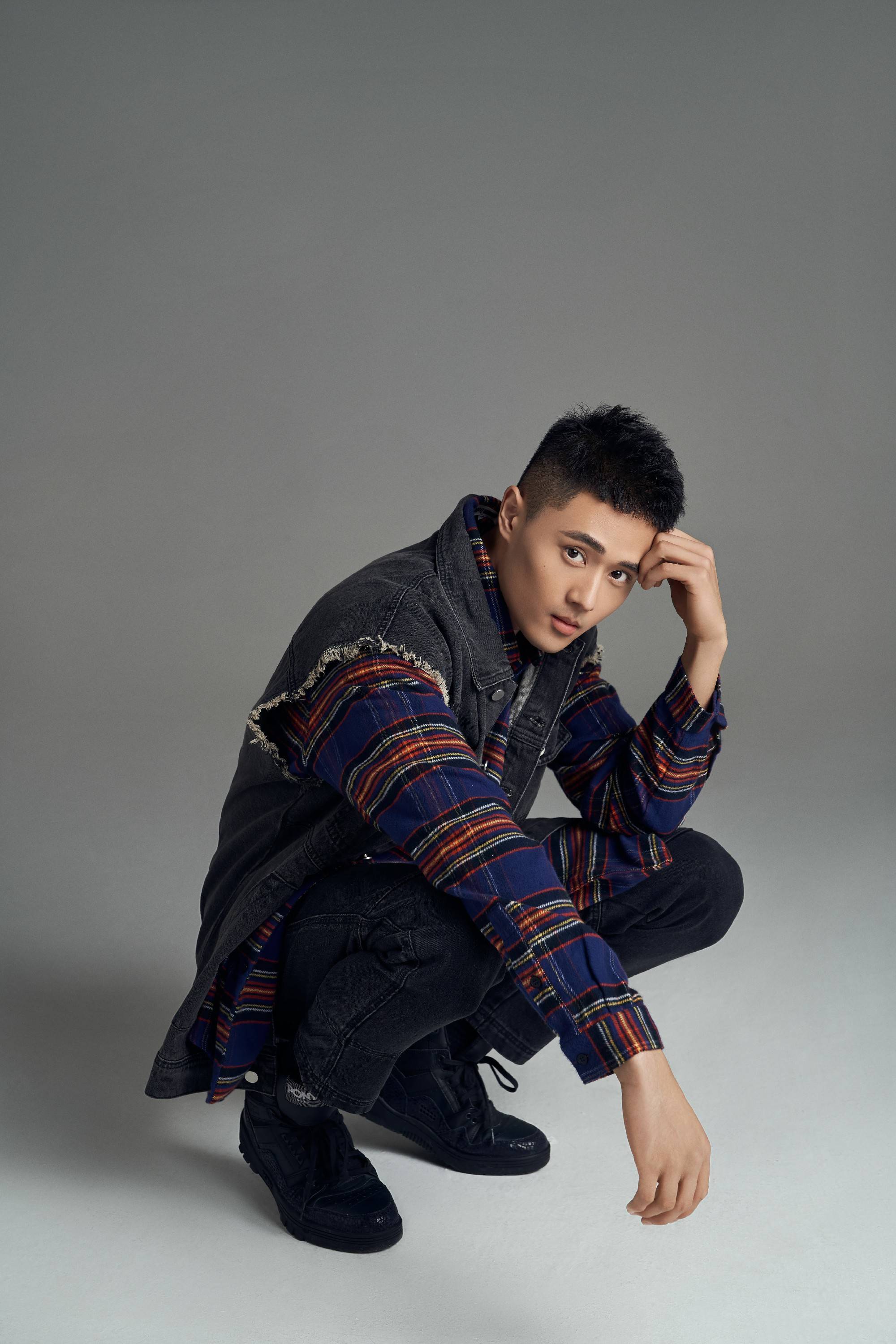 鬼吹灯之云南虫谷腾讯开播郑伊鸣饰寨族长独子泽瓦看点十足