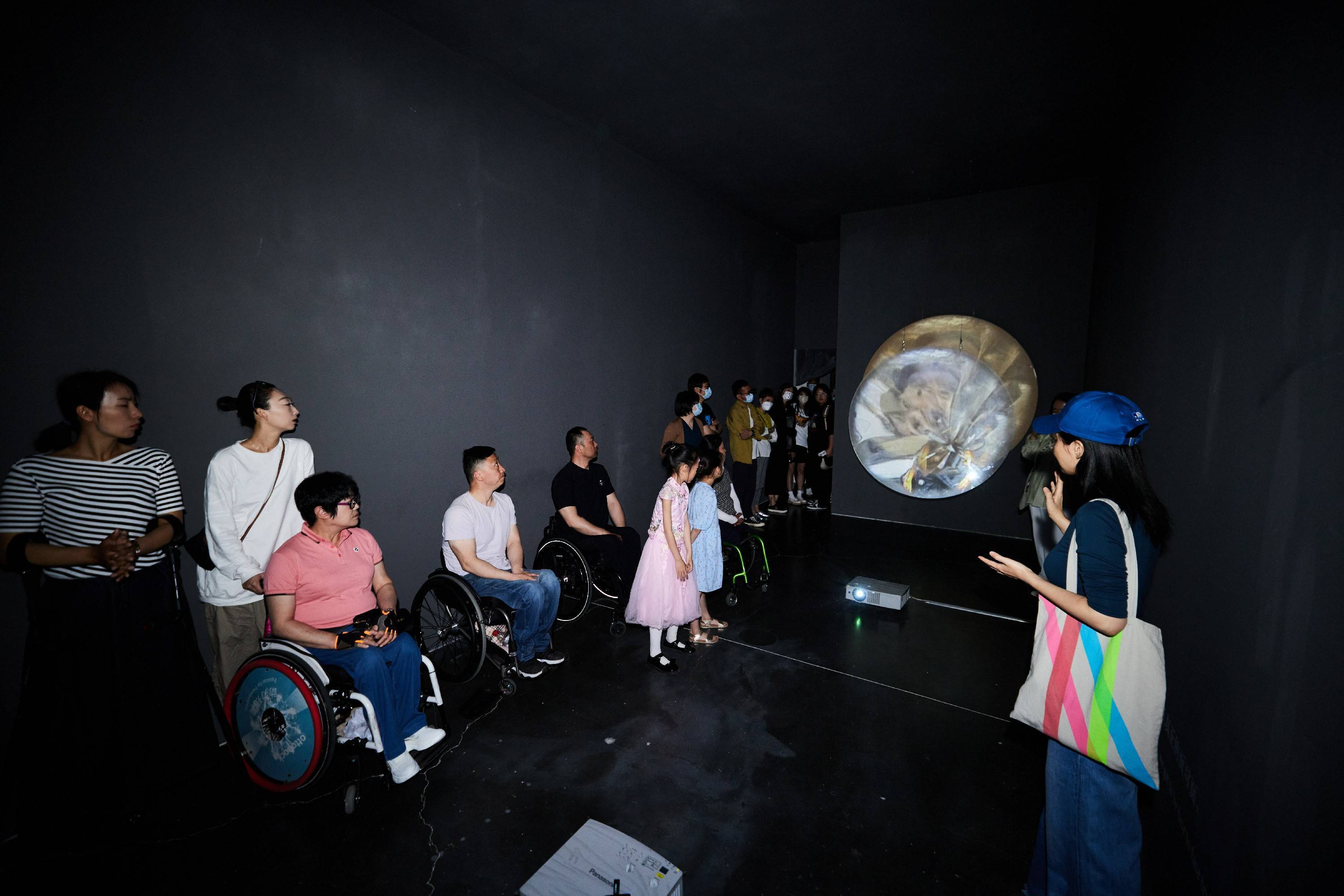 北影节大师影像展公益导览 谭卓倡导关注无障碍设计 - 360娱乐,你开心就好