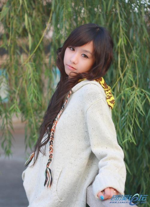 艺名:小凌   职业:在校学生,网络歌手,原创歌手   真名:贺婕   盏实