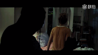 有《土拨鼠之日》,也有《恐怖游轮》的既视感,电影由《逃出绝命镇》