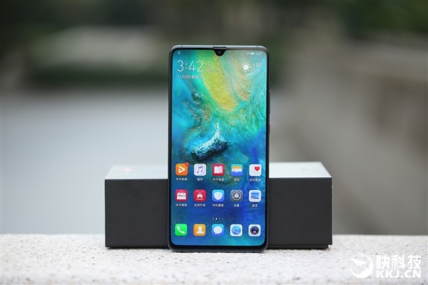 华为mate 20 x采用水滴屏设计,屏幕分辨率为分辨率为2244x1080,纵横比